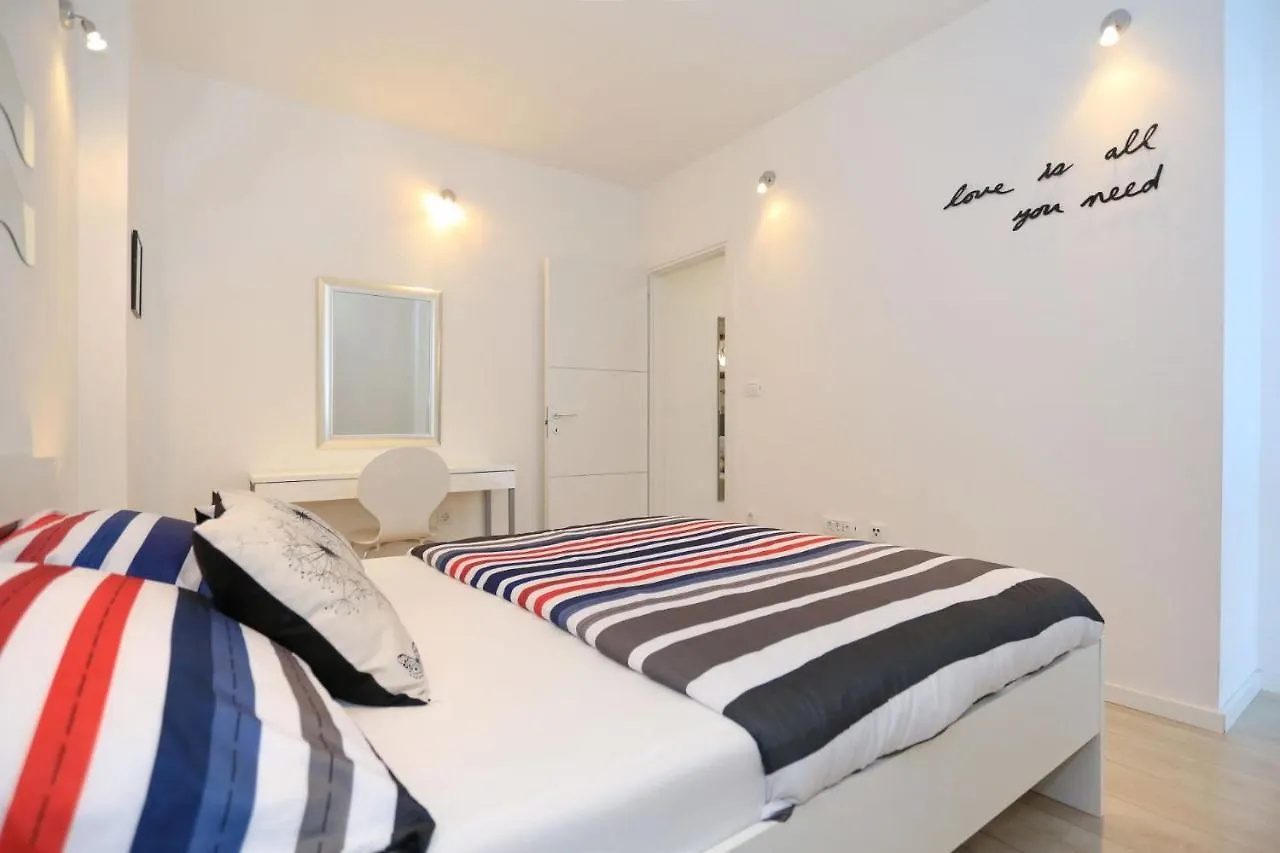 Cardo Apartments Zara 0*,