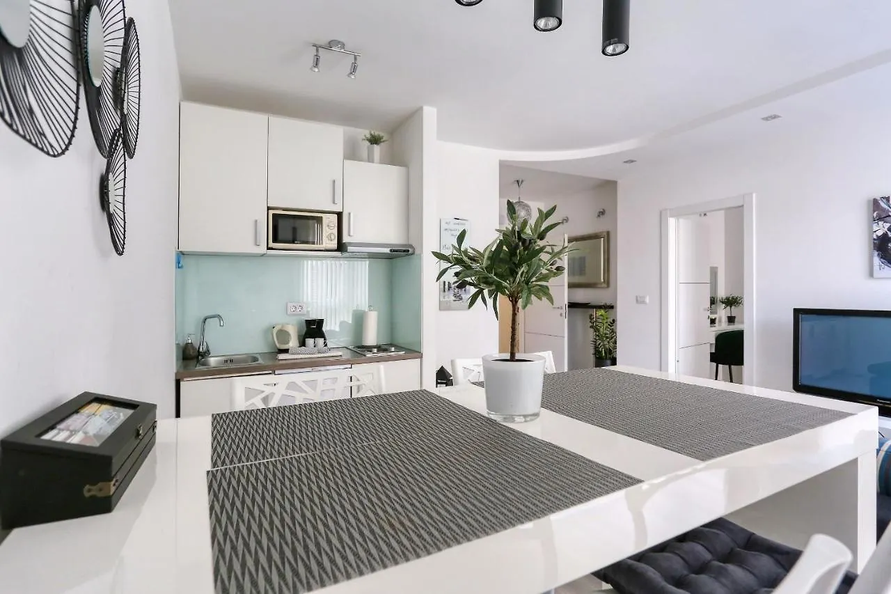 Cardo Apartments Zara