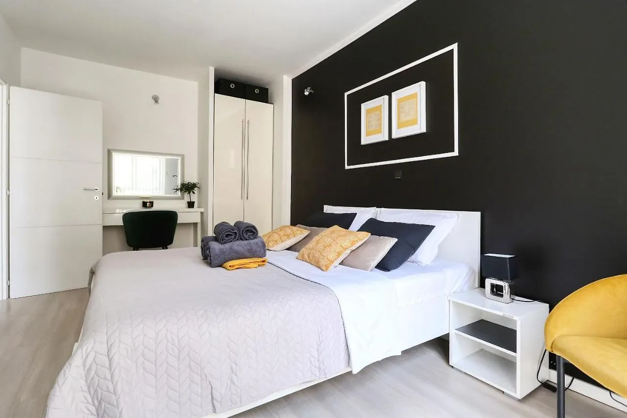 Cardo Apartments Zara 0*,