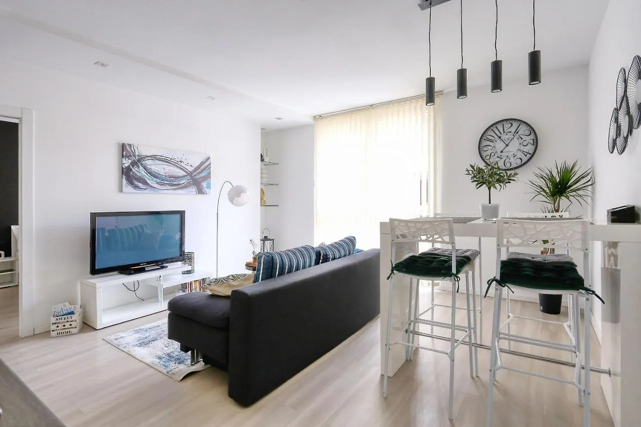 Cardo Apartments Zara 0*,